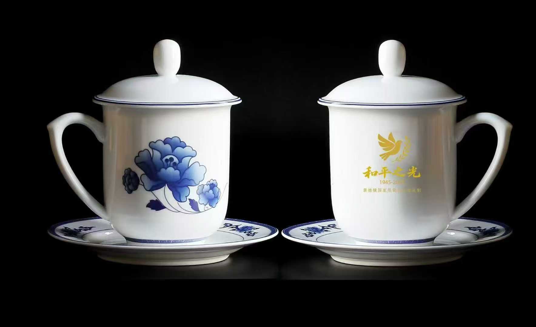 唐山骨瓷网：骨质瓷材质在高端杯碟定制领域大放异彩，很多私人订制的高端客户就选择骨质瓷作为定制的首选材料，可谓对骨质瓷材质的杯子爱不释手，高端奢华之气让很多高端人士赞不绝口。