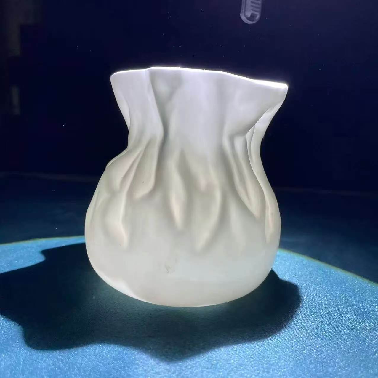 唐山骨质瓷创意产品，唐山骨瓷折纸杯薄胎骨质瓷超薄胎体，唐山骨瓷餐具，唐山骨瓷薄胎茶具，薄胎薄如纸，明如镜，声如磬，白如玉，唐山骨质瓷艺术瓷手绘餐具手绘礼品瓷，唐山创意白瓷艺术瓷白瓷133-7345-1688